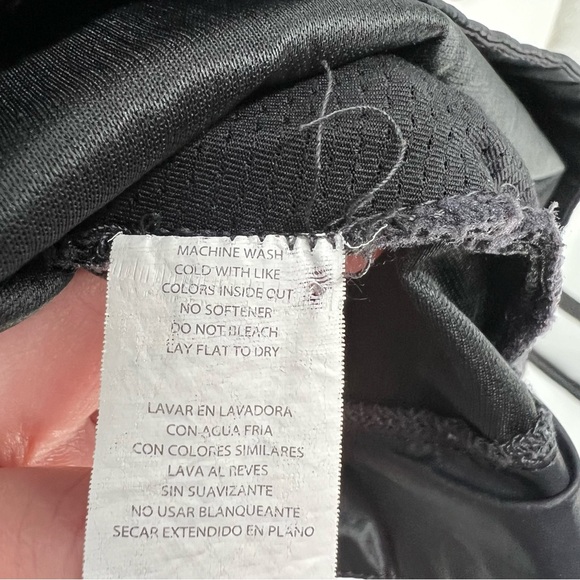 Fabletics Europa Pullover II Black Waterproof Large Windbreaker Raincoat *READ* - Picture 8 of 9